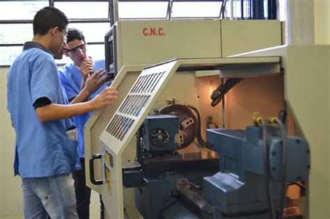 operador de torno e centro de usinagem cnc|Operador de Torno CNC e Centro de Usinagem .